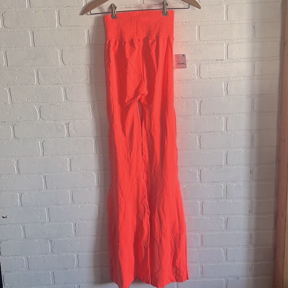 BOGO Free People Movement Good Karma Flare Legging - Neon Coral - XS/S - Picture 8 of 15